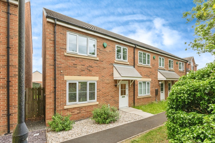 3 bedroom semi-detached house