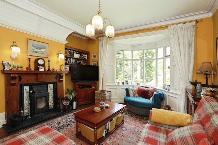 5 bedroom semi-detached house