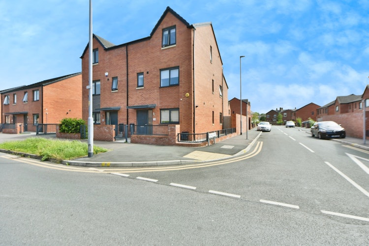 4 bedroom semi-detached house