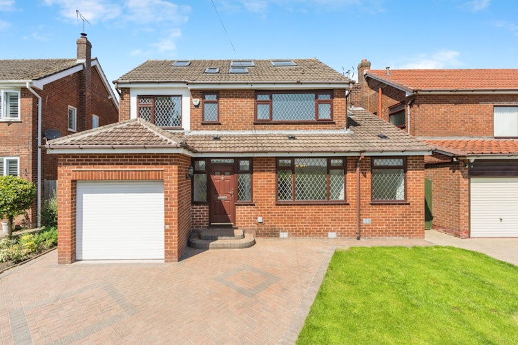 5 bedroom detached house