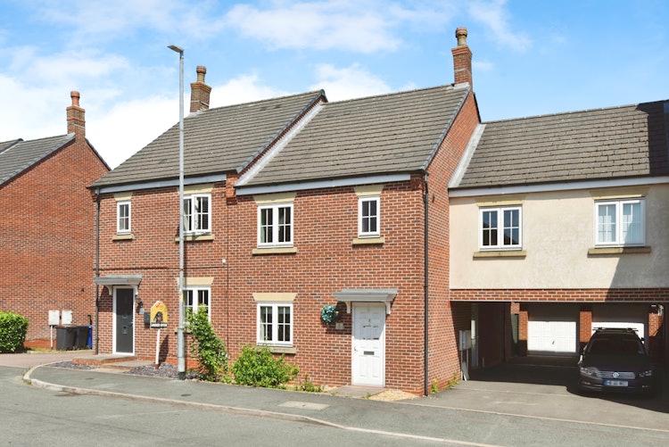4 bedroom detached house