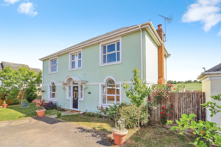 5 bedroom detached house