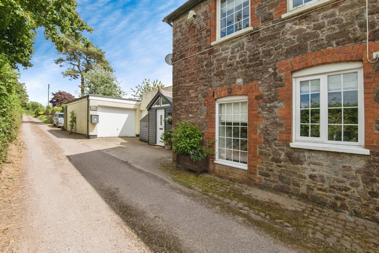 3 bedroom semi-detached house