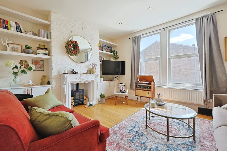 2 bedroom maisonette