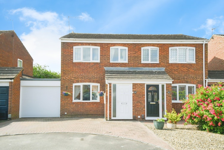 3 bedroom semi-detached house