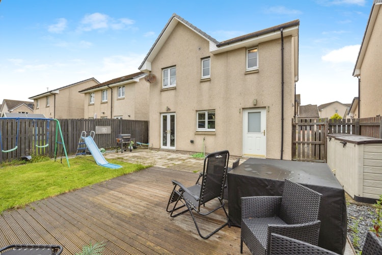 3 bedroom detached house