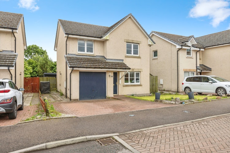3 bedroom detached house