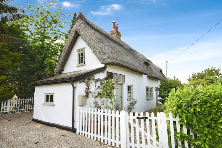 2 bedroom detached house