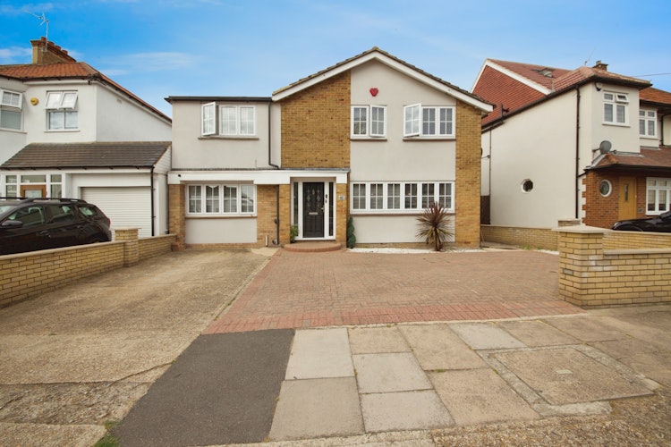 4 bedroom detached house