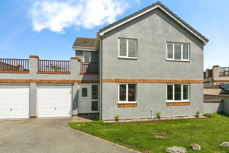 4 bedroom detached house