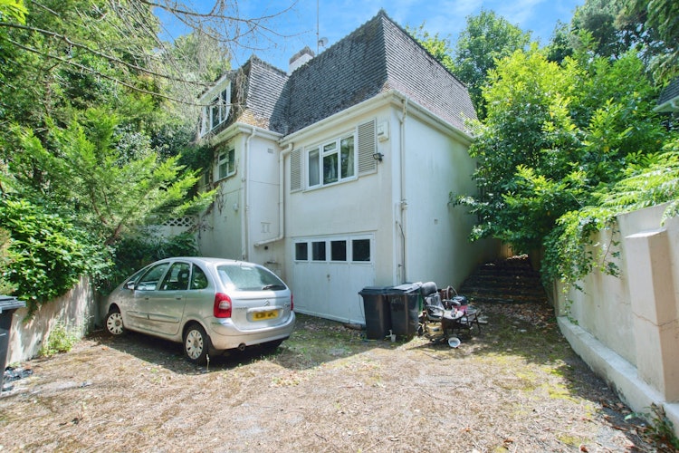 4 bedroom detached house