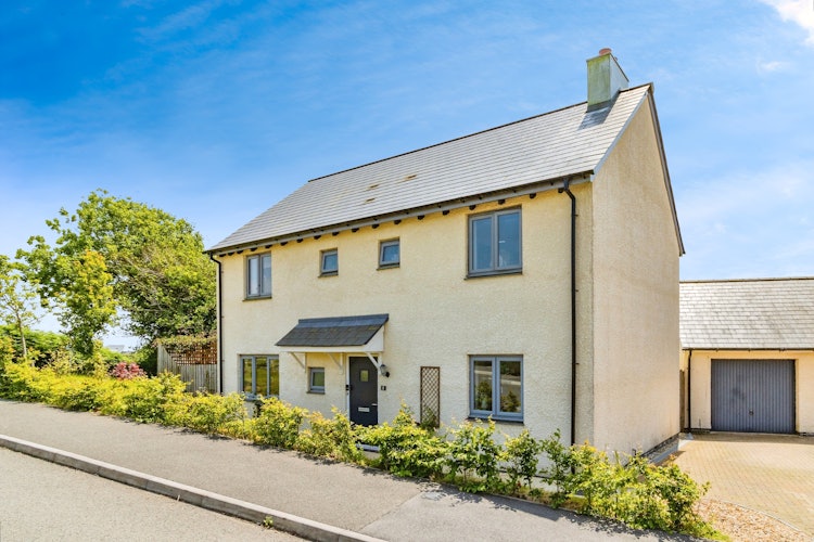 4 bedroom detached house