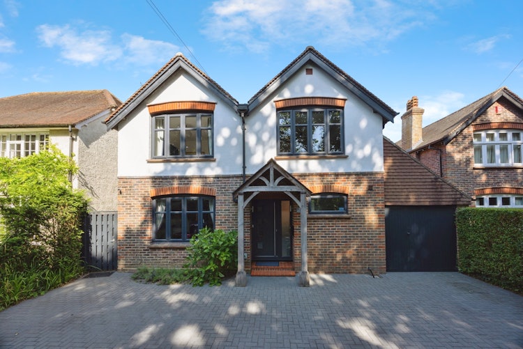 5 bedroom detached house