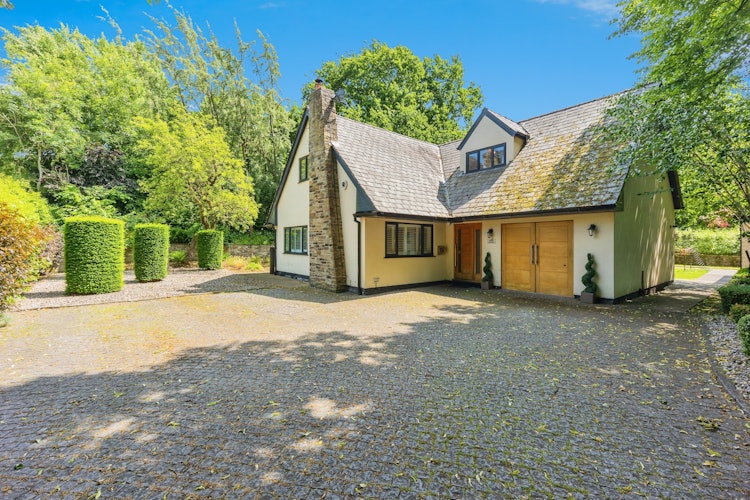 4 bedroom detached house