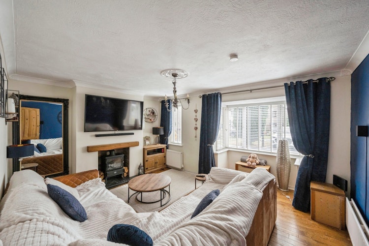 3 bedroom detached house