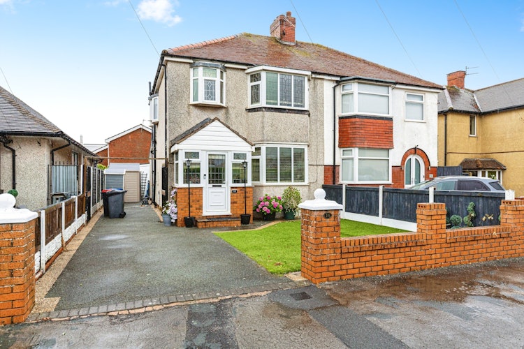 3 bedroom semi-detached house