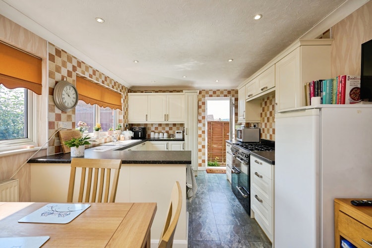 2 bedroom detached bungalow