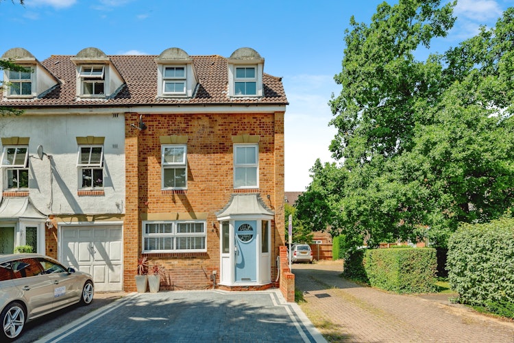 4 bedroom semi-detached house