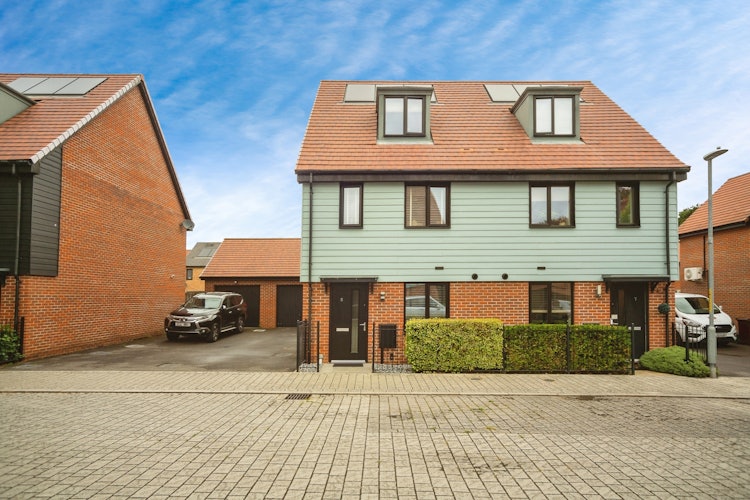 3 bedroom semi-detached house