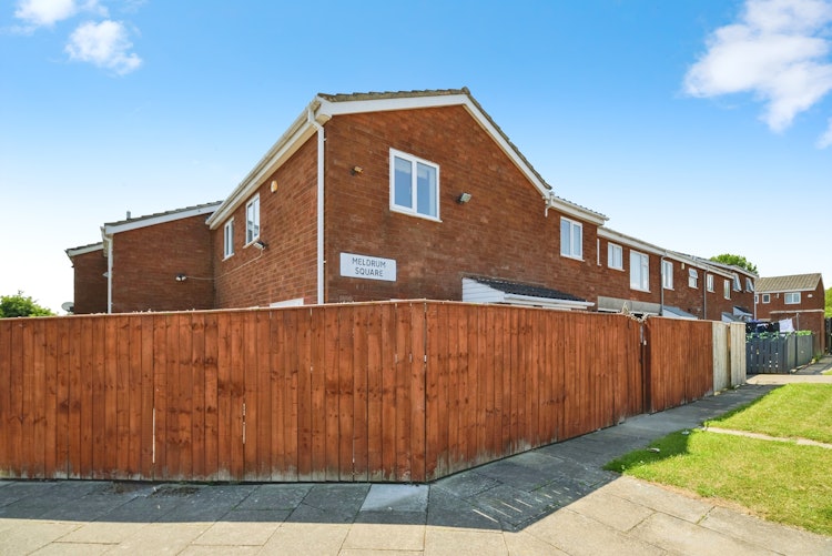 4 bedroom end of terrace house