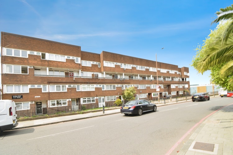 3 bedroom maisonette