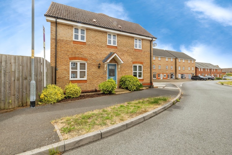 3 bedroom end of terrace house
