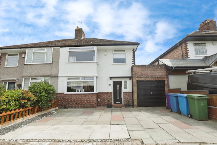 3 bedroom semi-detached house