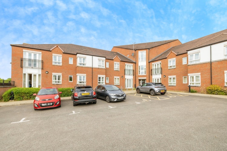 2 bedroom ground floor flat