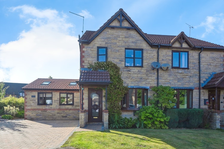 3 bedroom semi-detached house