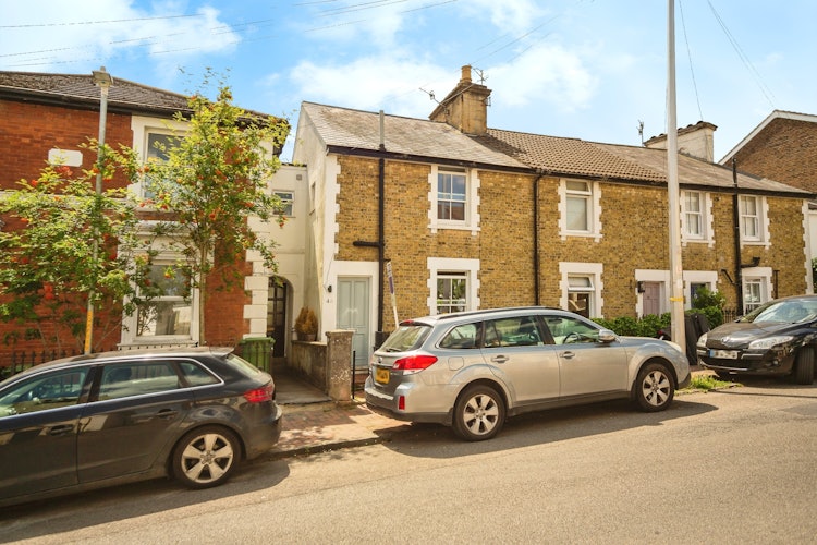 3 bedroom end of terrace house
