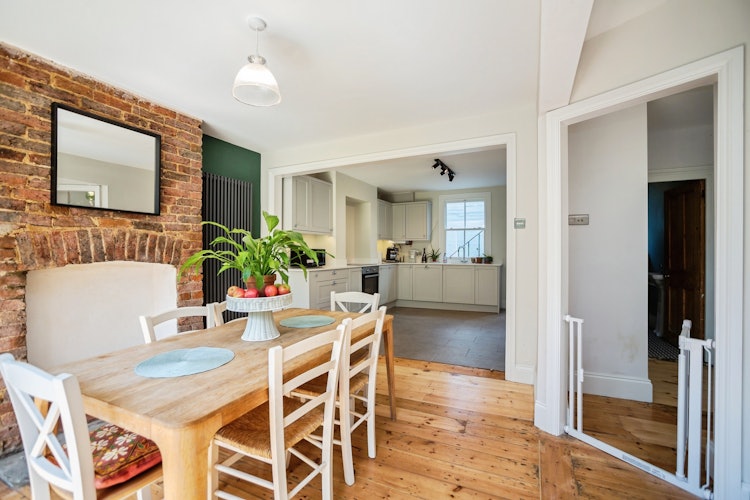 3 bedroom end of terrace house