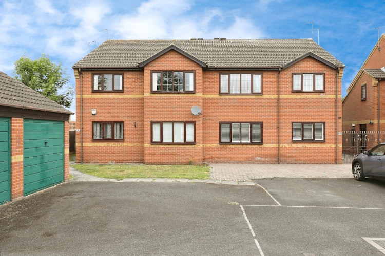 2 bedroom maisonette