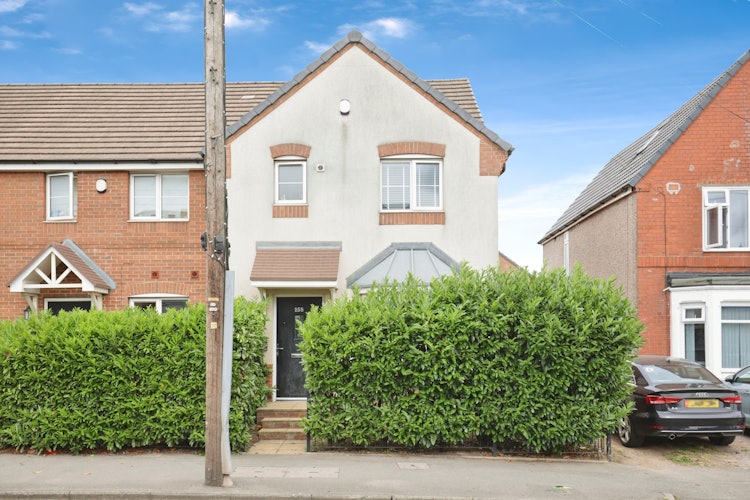3 bedroom end of terrace house