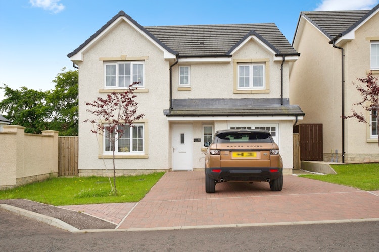 4 bedroom detached house