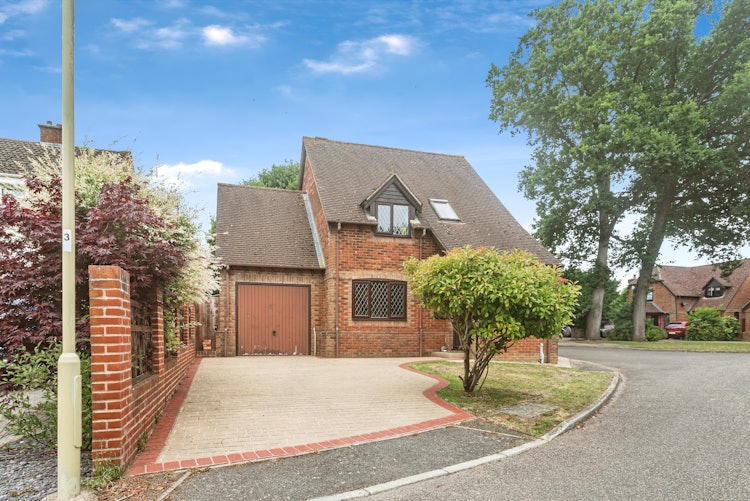 3 bedroom detached house