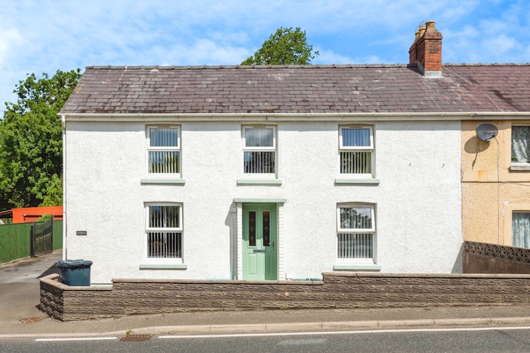 3 bedroom semi-detached house