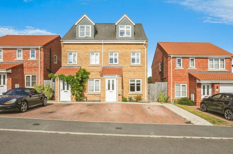 3 bedroom semi-detached house