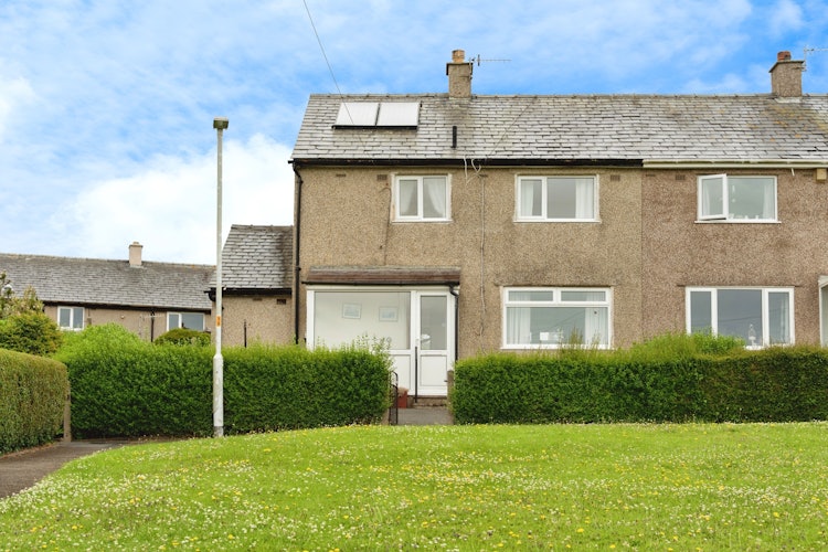 3 bedroom semi-detached house