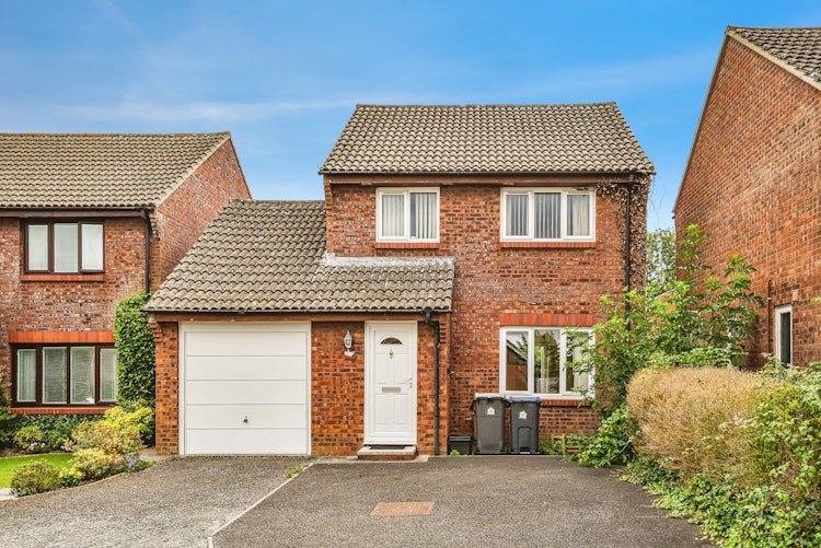 3 bedroom detached house