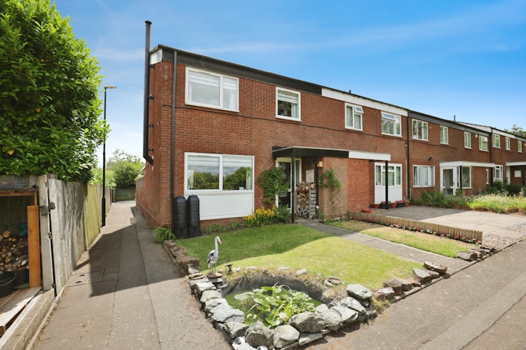 3 bedroom end of terrace house