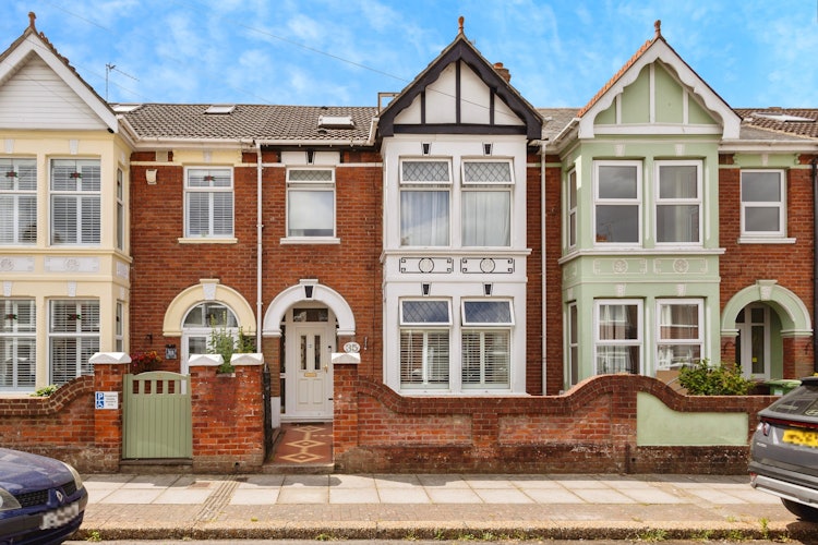 5 bedroom terraced house