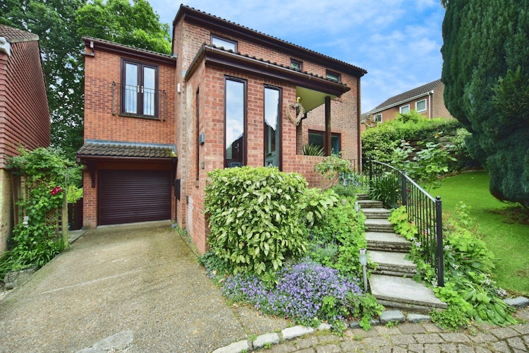 3 bedroom detached house