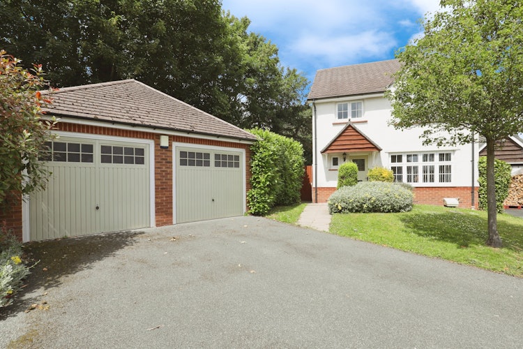 4 bedroom detached house