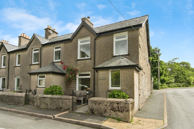 2 bedroom end of terrace house