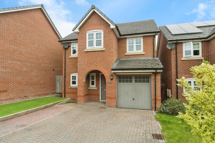 3 bedroom detached house