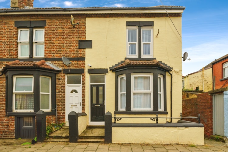 4 bedroom end of terrace house