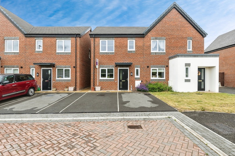 2 bedroom semi-detached house