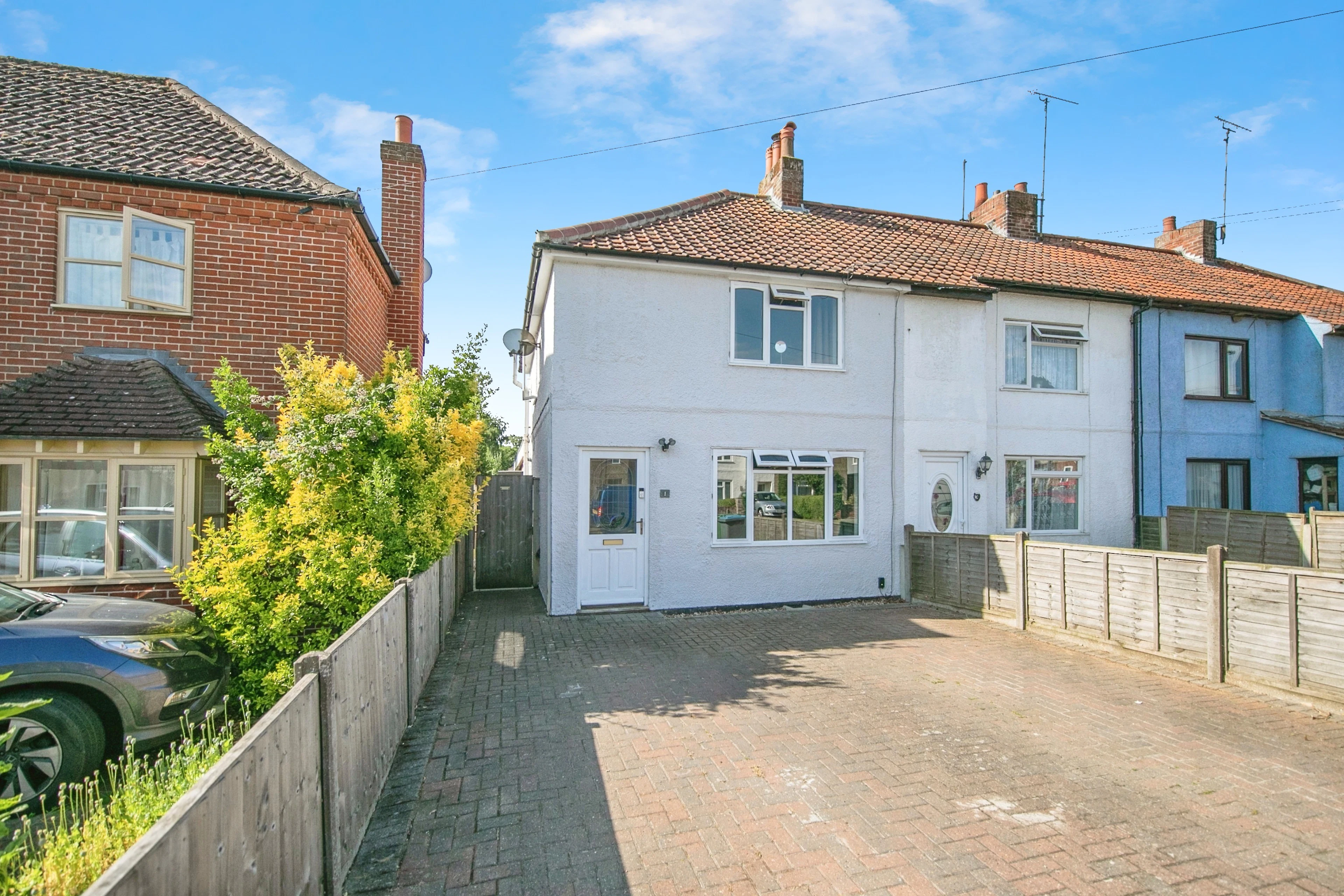 Warwick Avenue, Woodbridge