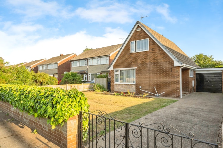 2 bedroom detached house