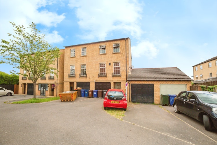 4 bedroom semi-detached house